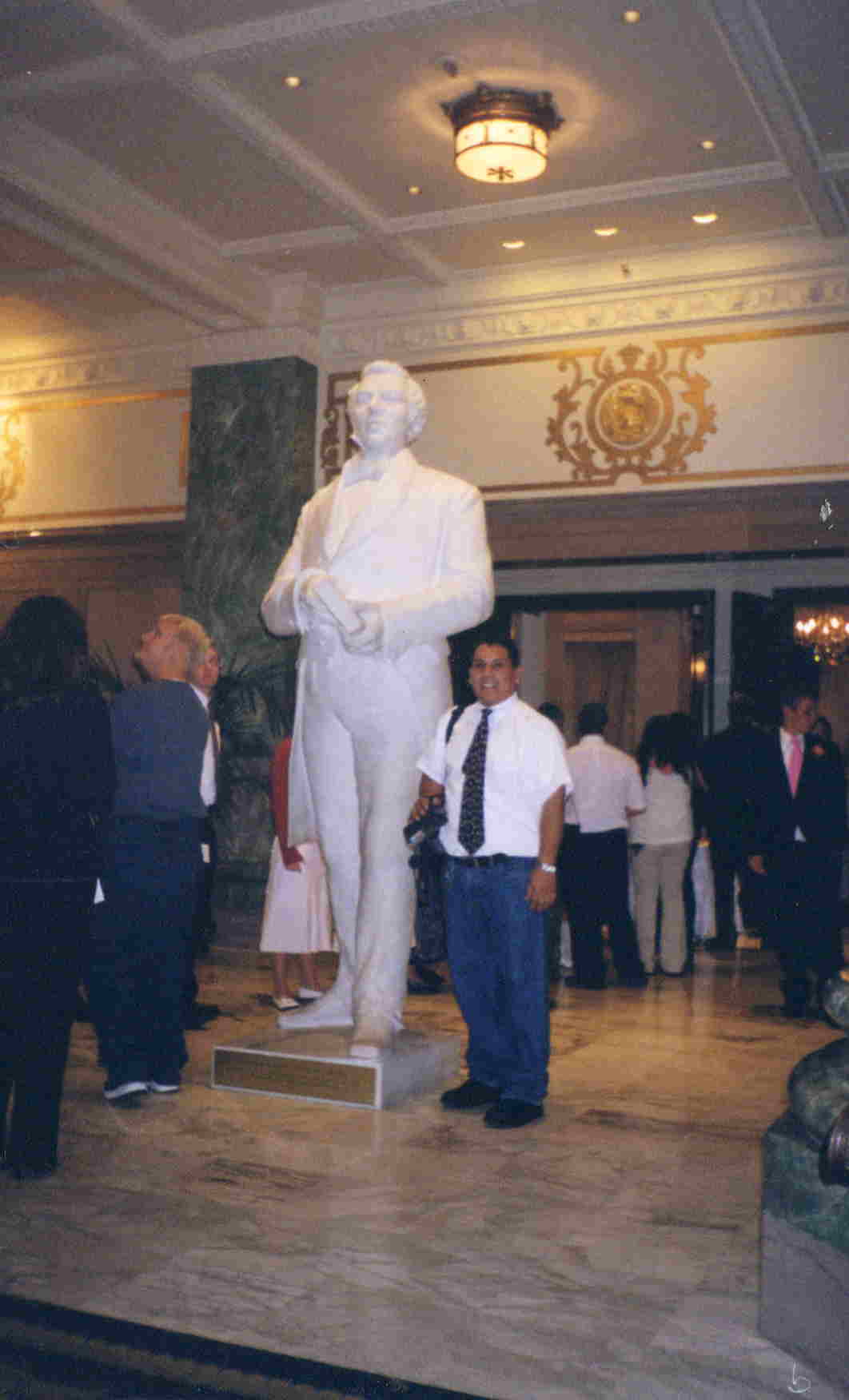 En el Edificio Memorial de Jose Smith, Salt Lake, Utah
Carlos Enrique  Fuentes Murillo
28 Mar 2006