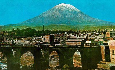 Un postal viejo de Arequipa, desde el Puente Grau hacia el Misti.
Rick Papo
10 Dec 2003