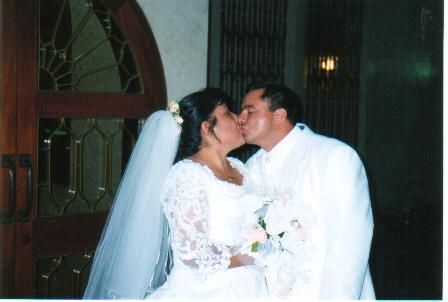 Un tierno beso con mi flamante esposo Cristian...
Yenyffer  Barreto Tuero de Guzmán
02 Aug 2004
