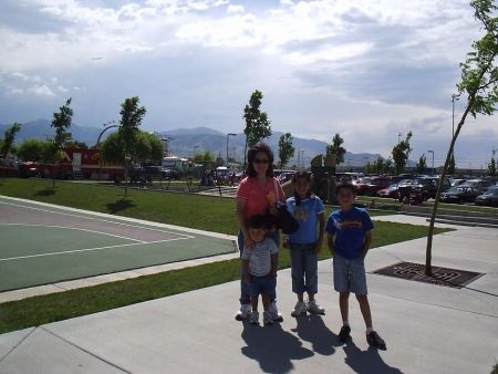 Here are my wife Rocio, Claudia, Danny and Dave during the Celebration of Pioneer's Day .
Augusto Percy Robles
19 Aug 2005