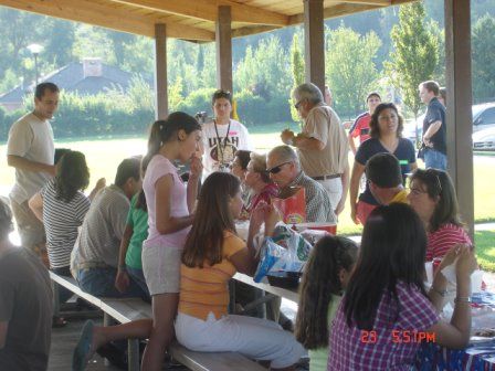 En pleno almuerzo con las familias de los ex-misioneros
Gustavo Fernando Moreno Rivera
08 Apr 2006