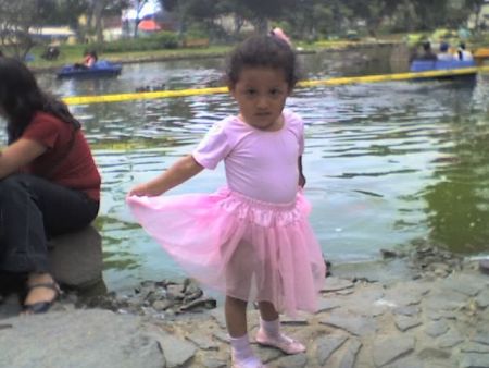 Posando en la graduacion de su curso de Ballet
Yesica Jenny Loarte Gonzales
06 Apr 2007