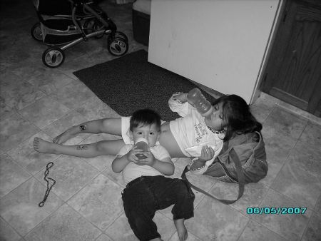 Daneshkita y Danielito relajados
Milagros Esther Perry
06 Jun 2007