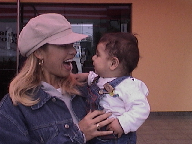 Jose Alejandro, hijo de Jose Robles y Diana Rodriguez....Jugando con karina Rivera...tengo algunas para los gringos...eh?
José Antonio Robles Romero
30 Sep 2003