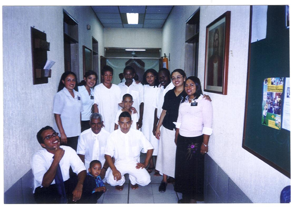 alli estamos los nuevos miembros demi barrio aqui en colombia con la 4 misioneras y la familia Acuña
Julio Cesar Bolaño Jaramillo
18 Oct 2004