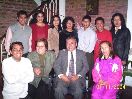 Aqui, en la izquierda de abajo con nuestro amigo el poderoso José Cornejo..
Fredy  Garavito
02 Nov 2004