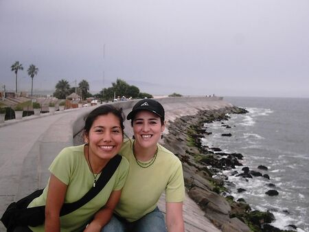 Dos bellezas paseando por la playa de La Punta en el Callao ja,ja (solo es bromita eh)
Verónica  Areche
09 Mar 2006