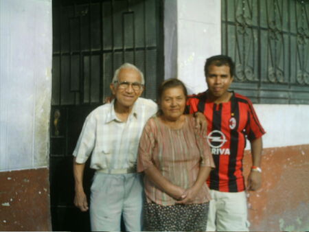 con la familia garcia el patriarca de la estaca castilla
Julio Cesar Bolaño Jaramillo
15 Jul 2006