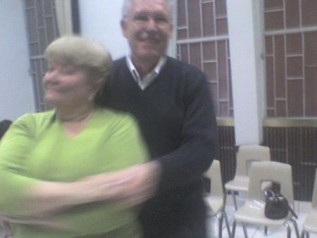 Bailando cumbia la Hna Ilene demostro su arte para el baile y su esposo acompañandola no se quedo atras
Pia Elizabeth Levano
22 Dec 2008