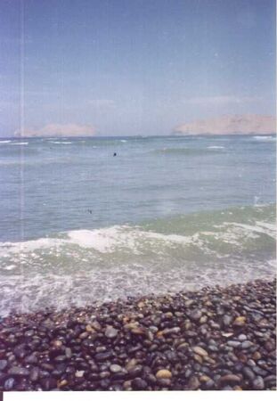 Vista del Océano Pacifico desde la Punta de Callao. Se ve la isla de San Lorenzo y otra isla
Michael J. Goble
26 Sep 2001