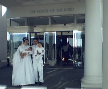 HO! AUN FALTA LA PRINCESA
Alex Robert Garcia
26 May 2004