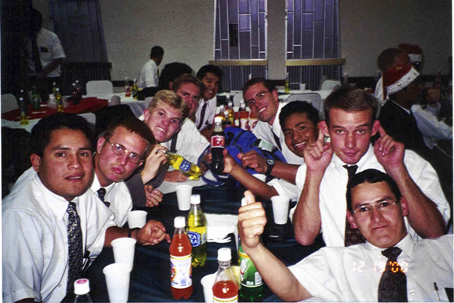 De Izquierda: Elderes Vilchez, Barton, Murphy, Flynn, Barrueta, Palmer, Serrudo, Hamblin, Davila.
Luke J Palmer
06 Aug 2005