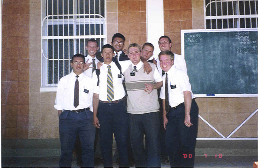 Zona Anahuaylas en julio de 2000. Elderes Ramos, Pace Arroyave, Lozano, Ormond, ..., Palmer y Schollick en una reunion de zona.
Luke J Palmer
06 Aug 2005