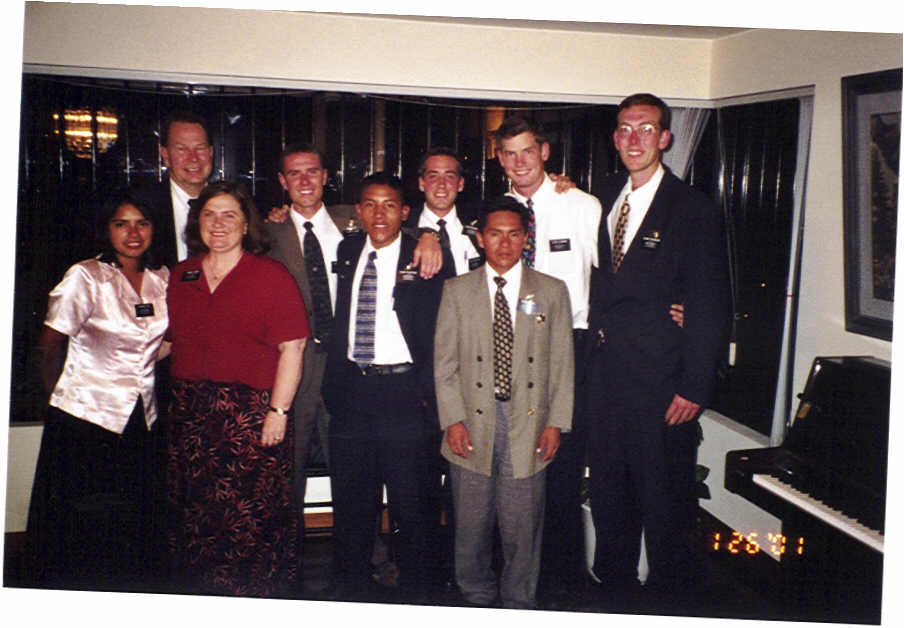 Hermana Vega, Presidente y Heremana Thomas, Elderes Palmer, Paquihauri, Brashear, ..., Jackman, Evenson. Enero 2001
Luke J Palmer
06 Aug 2005