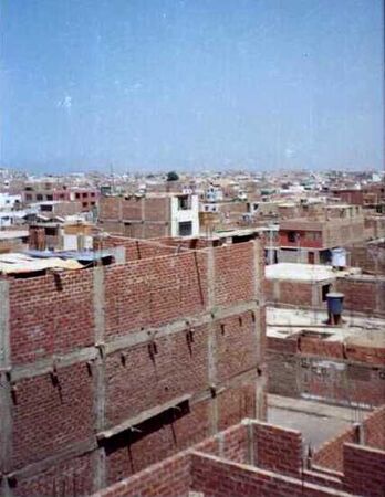 The view of Barrio La Libertad, Maranga, from an apartment window
Michael J. Goble
04 Jun 2001