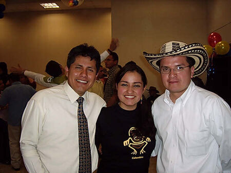 tomada en colombia en bogota en una reunion de mi barrio Modelo Colombia tierra queirda
gerardo manuel  nuñez ibaceta
27 Dec 2006