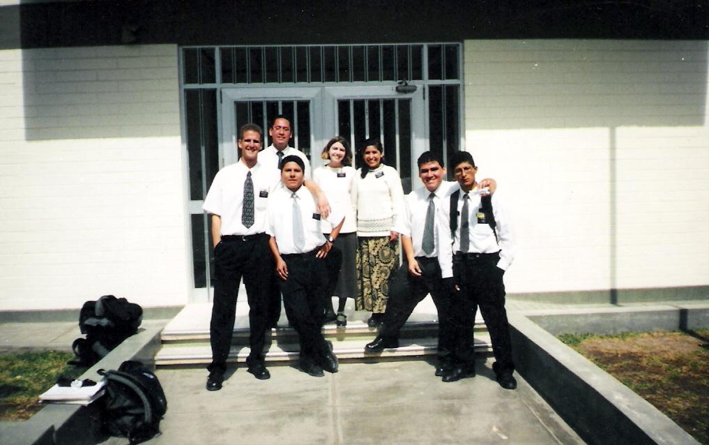 De Izq. a Der. E. Glauser, E. Gracia, Yo, Hna. Brown, Hna. Jimenez, 
E. Medrano, E. Costa, E. Suarez (en la cámara) Julio 2002 aprx.
Carlos Alvaro Romero
11 Jan 2007