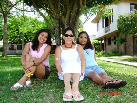 con mis hnas.sandra y carolina fonavi- Pucallpa 2007.
Selena Natividad Garcia de Armas
08 Jun 2007