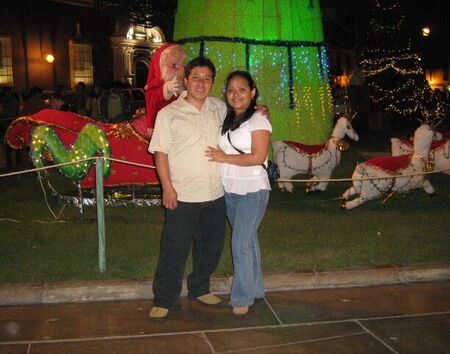 disfrutando de un dia de diciembre en familia en la plaza de armas de trujillo
Selena Natividad Garcia de Armas
22 Dec 2007