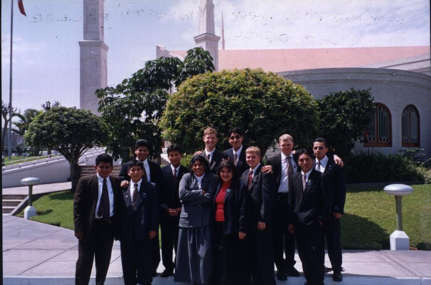 Visita al Templo de la Zona Comas, esta foto fue un obsequio de elder Schlosser
Gerardo Manuel Rojas Chavez
13 Jun 2004
