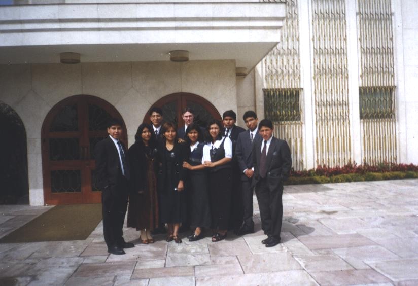 Visita al Templo de la zona Violetas, aqui estan 2 Distritos de la Zona
Gerardo Manuel Rojas Chavez
13 Jun 2004
