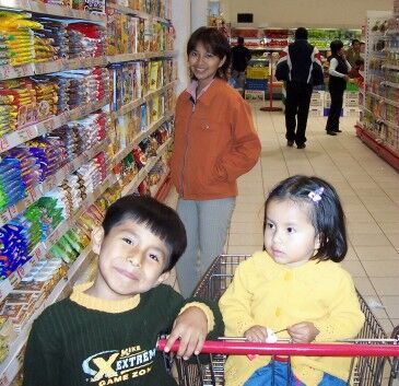 Mi amada esposa y nuestros adorados pequeños, Joseph Benjamín e  Itala Naomi
Rafael G. Mamani Mamani
19 Jun 2006