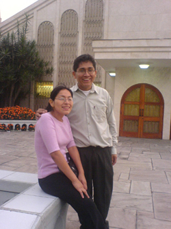 Mis amigos Melissa y Michael en una visita al templo , se ven muy bonitos los dos.
Yulisa karen Masias Arias
10 Jan 2007