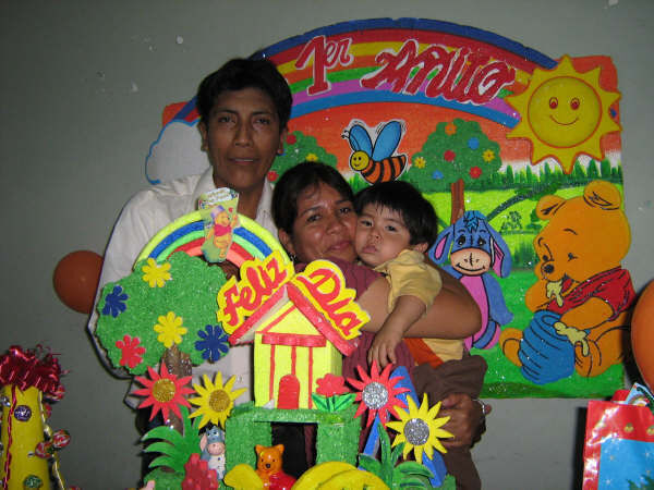 Es el cumpeaños de mi hijo Aaron su primer añito
Juan Santiago Sosa Ramirez
13 Feb 2007