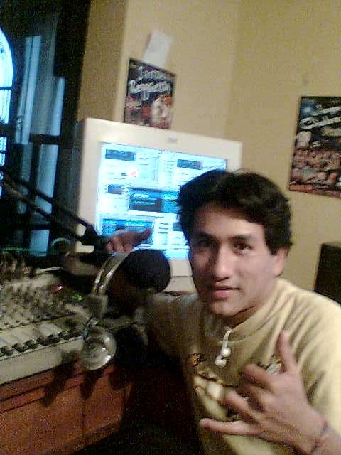 en la radio  full chamba www.radioplatinum-fm.com  de lunes a viernes de 4 a 6 de la tarde
alex octavio ochoa sal  y rosas
10 May 2007