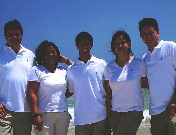 Foto de la famila Hinckley en la playa en Florida
Bret  Hinckley
17 Feb 2011