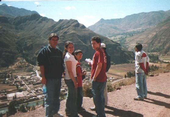 La familia Hinckley en el valle sagrado
Bret  Hinckley
17 Feb 2011
