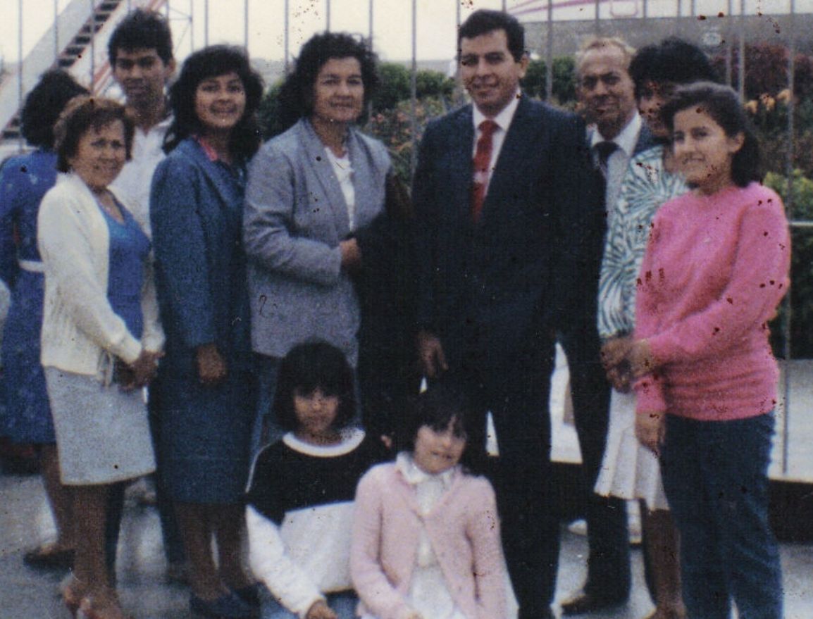 Aeropuerto de Huanchaco-Trujillo con mi familia despidiendome para ir a la gloriosa Mision Sur 1986
Elmo Jose Mostacero Huaylla
11 Jan 2007