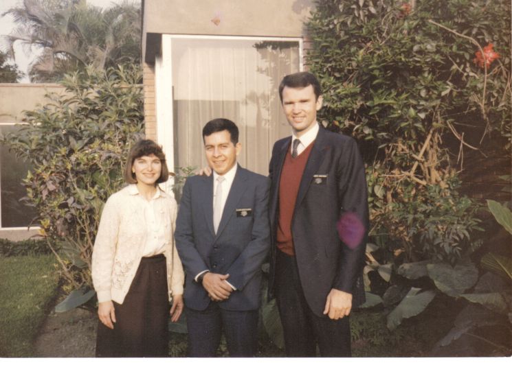 recien llegado con el Pdte Christensen y su esposa. Humm i remember i told him i must study chinese. Greetings dear President
Elmo Jose Mostacero Huaylla
11 Jan 2007