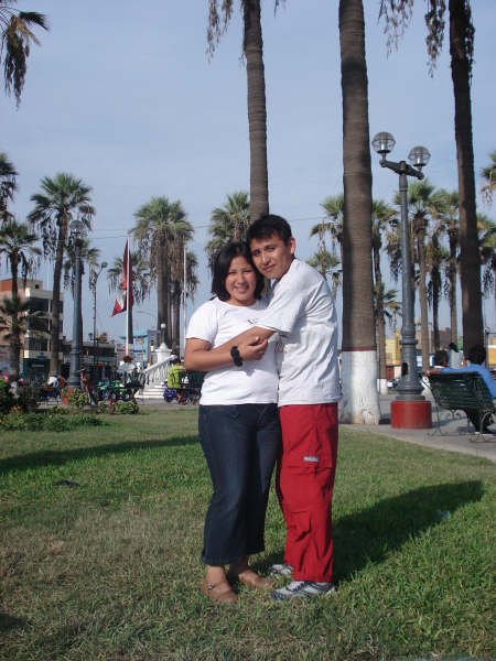 QUE FELIZ ESTAMOS EN LA PLAZA DE CHINCHA
ronald alex sara esquivel
07 Jun 2007