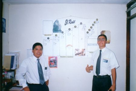 bueno aqui me encuentro con uno de msi compañeros elder vasquez en el area de razuri .........
cesar  alvarado changana
24 Oct 2005