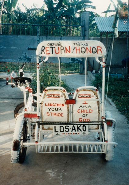 I bought this 'sikad from a guy passing through Calatrava who needed some cash. I fixed it up and painted it during P-days, then gave it to some deserving members when I went home.
Brandon E.B. Ward
07 May 2004