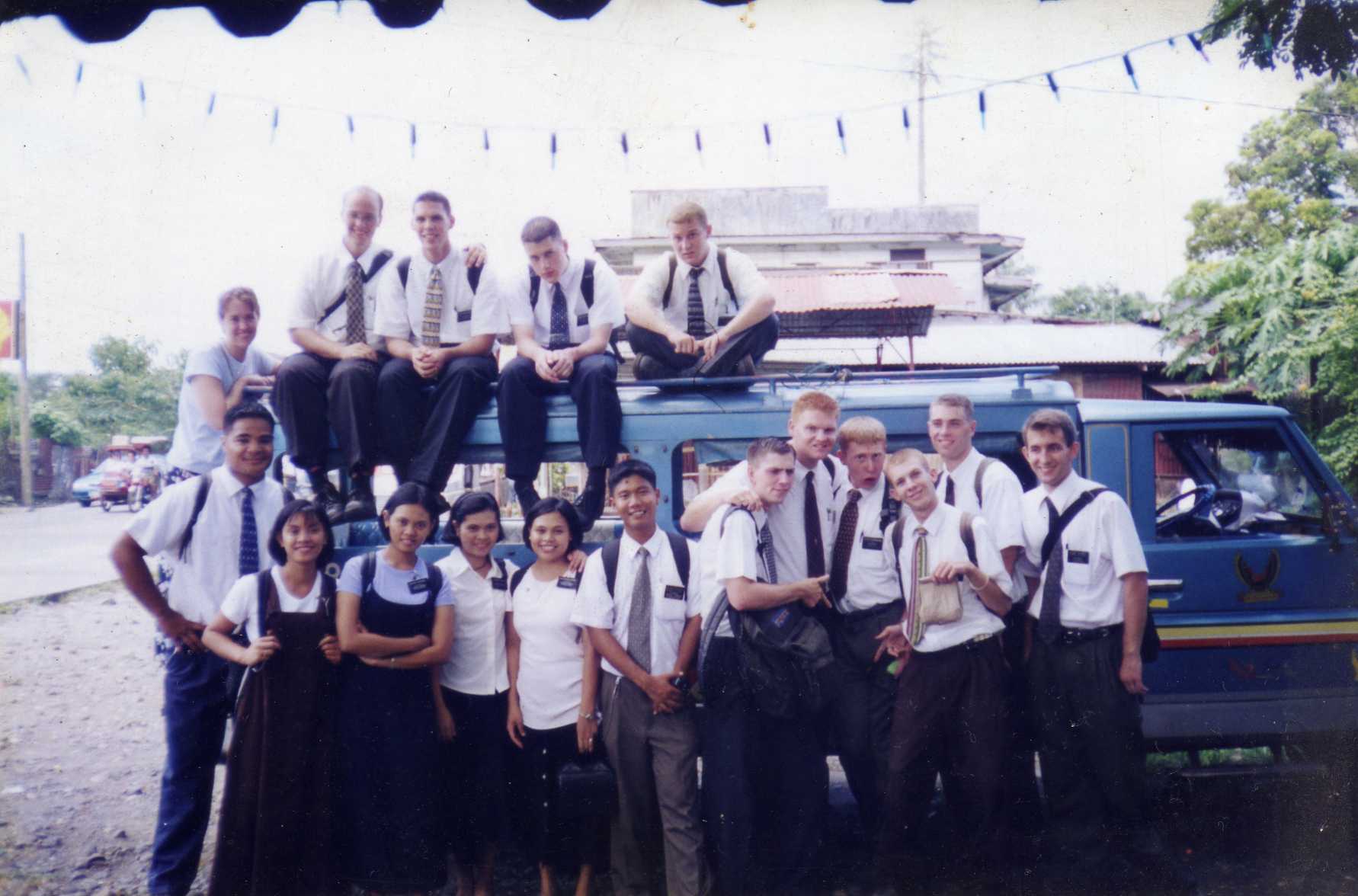 Picture taking after district mtg. With additional RM KANA sisters who visited their mission!
Elgin Ausejo Topacio
09 Jul 2007