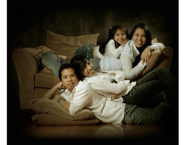 Meet my family: My beautiful wife Virgie and my to angels, Sadhana (the eldest) and Zuleika (the cutest).
Dino Valeza Panti
04 Mar 2008