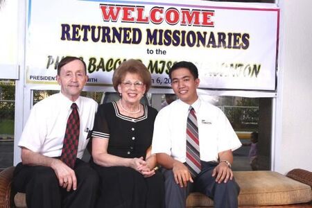 Pres and Sis Smith with Tingson
Elgin Ausejo Topacio
19 Apr 2008