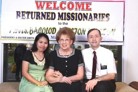 Pres and Sis Smith with Sis Maylyn Olayta
Elgin Ausejo Topacio
20 Apr 2008