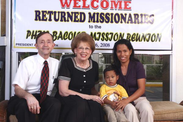 Pres and Sis Smith with sis Mesa and son
Elgin Ausejo Topacio
27 May 2008
