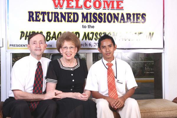 Pres and Sis Smith with .....?
Elgin Ausejo Topacio
27 May 2008