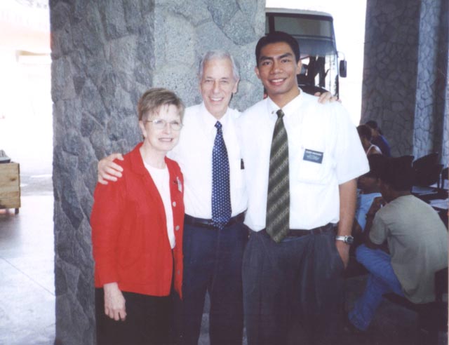 Me with Pres. and Sister Thomas at the new Victory Liner Terminal in baguio, just before our departure.
Felvir Dieta Ordinario
16 Jul 2007