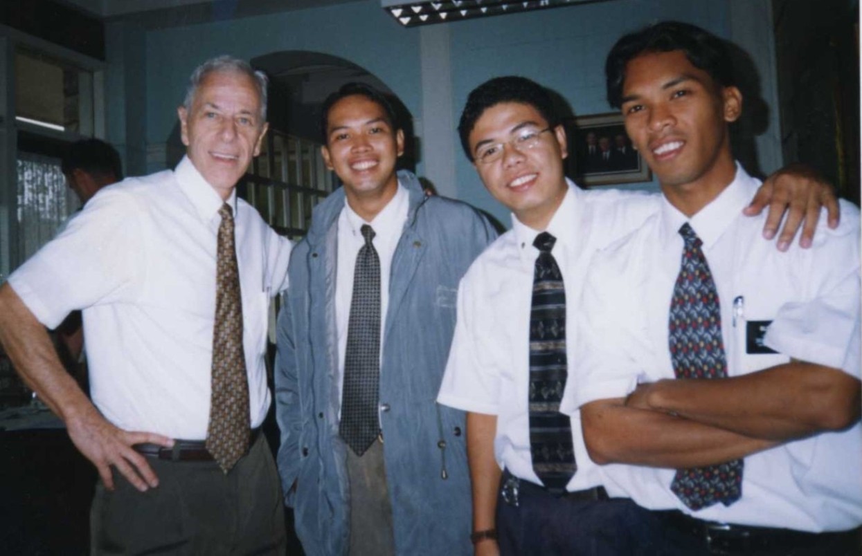 Taken with Pres. Thomas, Elder Jacob, and Elder Rio after my recovery from an appendectomy...OUCH!!!
Eric Caisido Belen
02 Dec 2007
