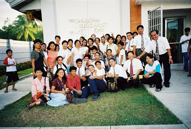 Mainit Branch Choir after District Conference
Joshua A. Hunt
17 Nov 2006