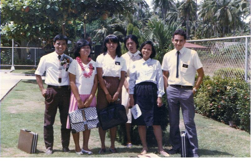 L to R - Elder Seraspe, Sister Que, Calderon, Poutu, Alves & Elder Mariner
Andre'  Mariner
18 Feb 2006