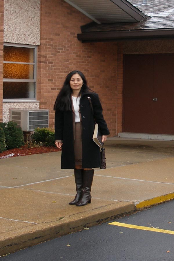 on a cold Sunday morning
June Arcenas Rigg
28 Nov 2006