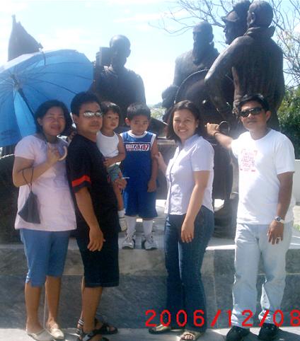 Gemma Hontanosas Dulalas and family at the Blood Compact Site in Bohol with Emily Porio Tirazona.
Emily Porio Tirazona
19 Jan 2007