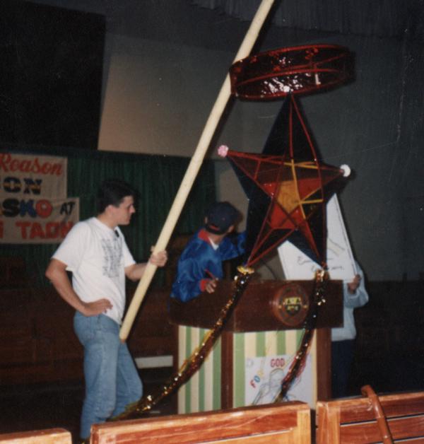 Making a Parol Christmas 1993
Joel Longhurst & Matthew Blake
16 Oct 2003