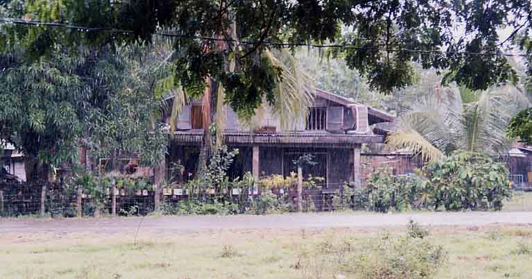 Nice House in Catabban (Josh Gleason)
Joel Longhurst & Matthew Blake
22 Oct 2003